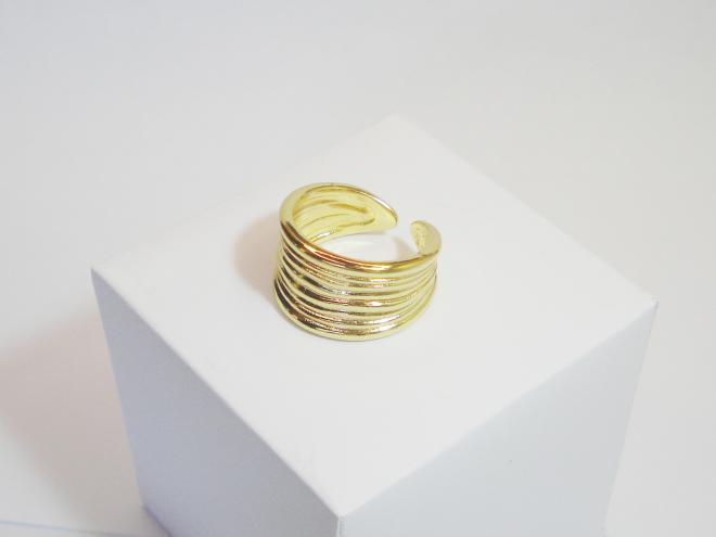 Anillo enrollado enchapado en oro