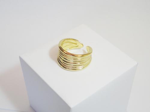 Anillo enrollado enchapado en oro